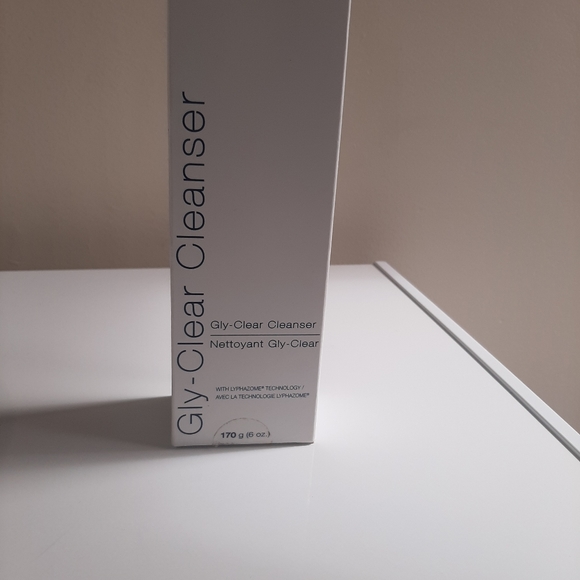 Skincare Primer and Cleanser - Picture 5 of 5